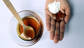 Un amestec de sifon și miere este un remediu popular pentru creșterea circulației sângelui în penis